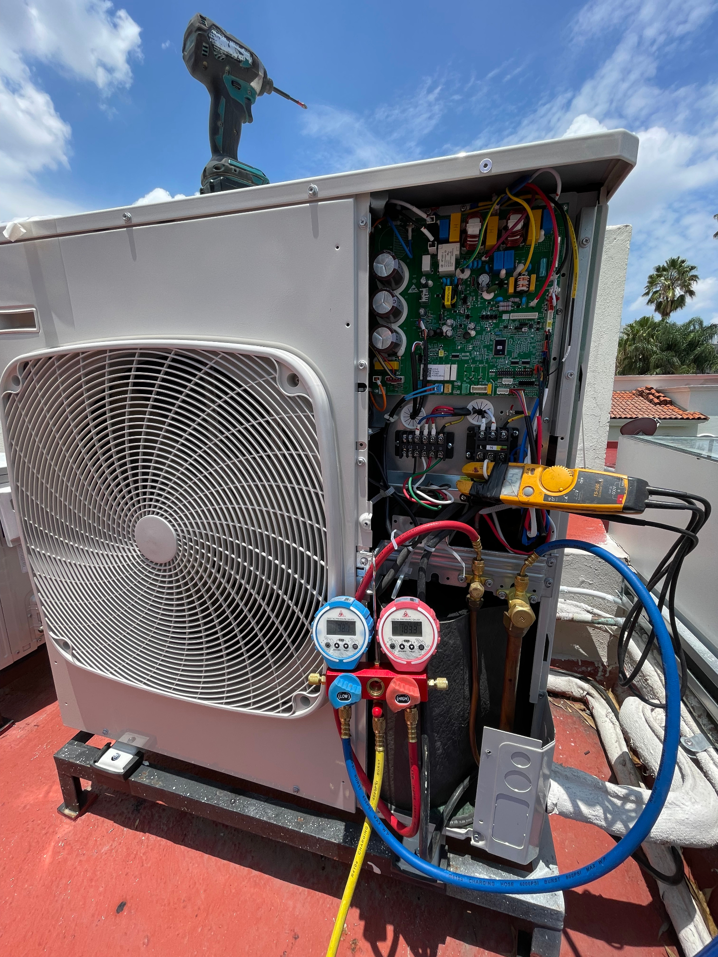 Mantenimiento electrónico y carga de gas